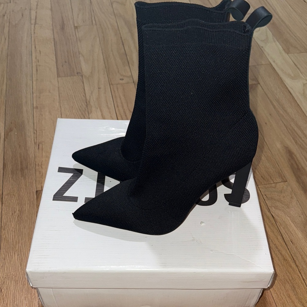 SCHUTZ Black Pointed Stretch-Knit Ankle Booties